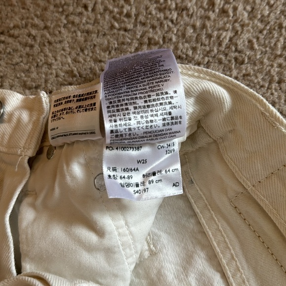 Levi’s Ecru/Off White Denim Shorts - Picture 4 of 4